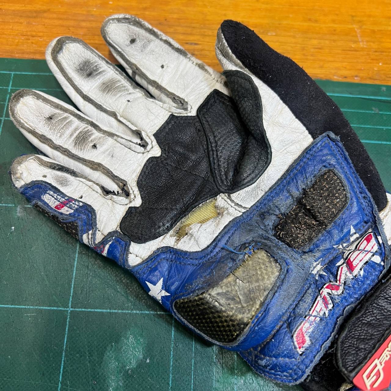 Five レーシンググローブ　穴開き　革あて　リペア